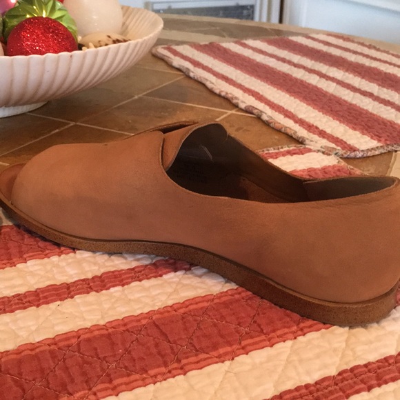 1. State Shoes - Picture 5 of 7